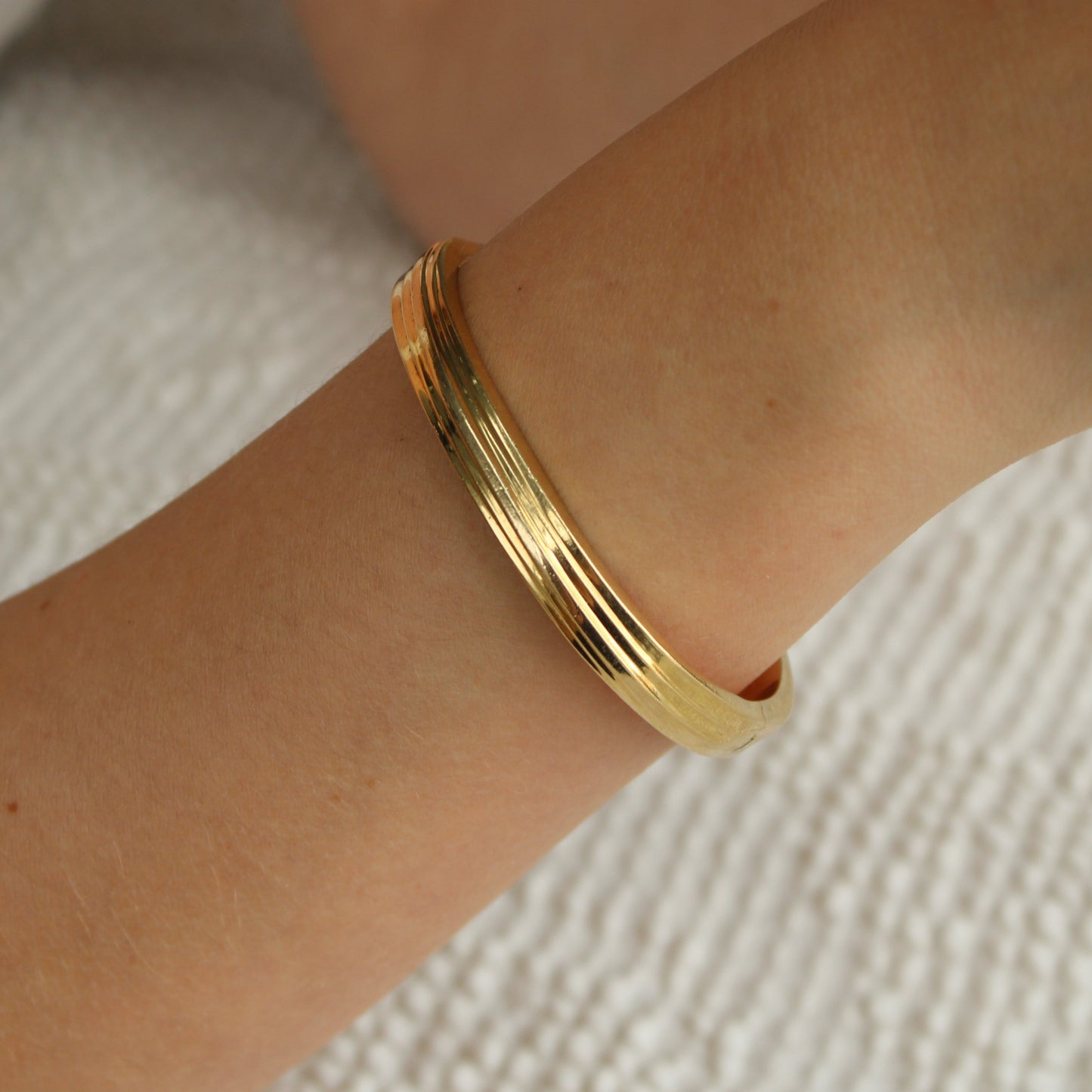Vintage 14k Yellow Gold Hinged Bangle Bracelet