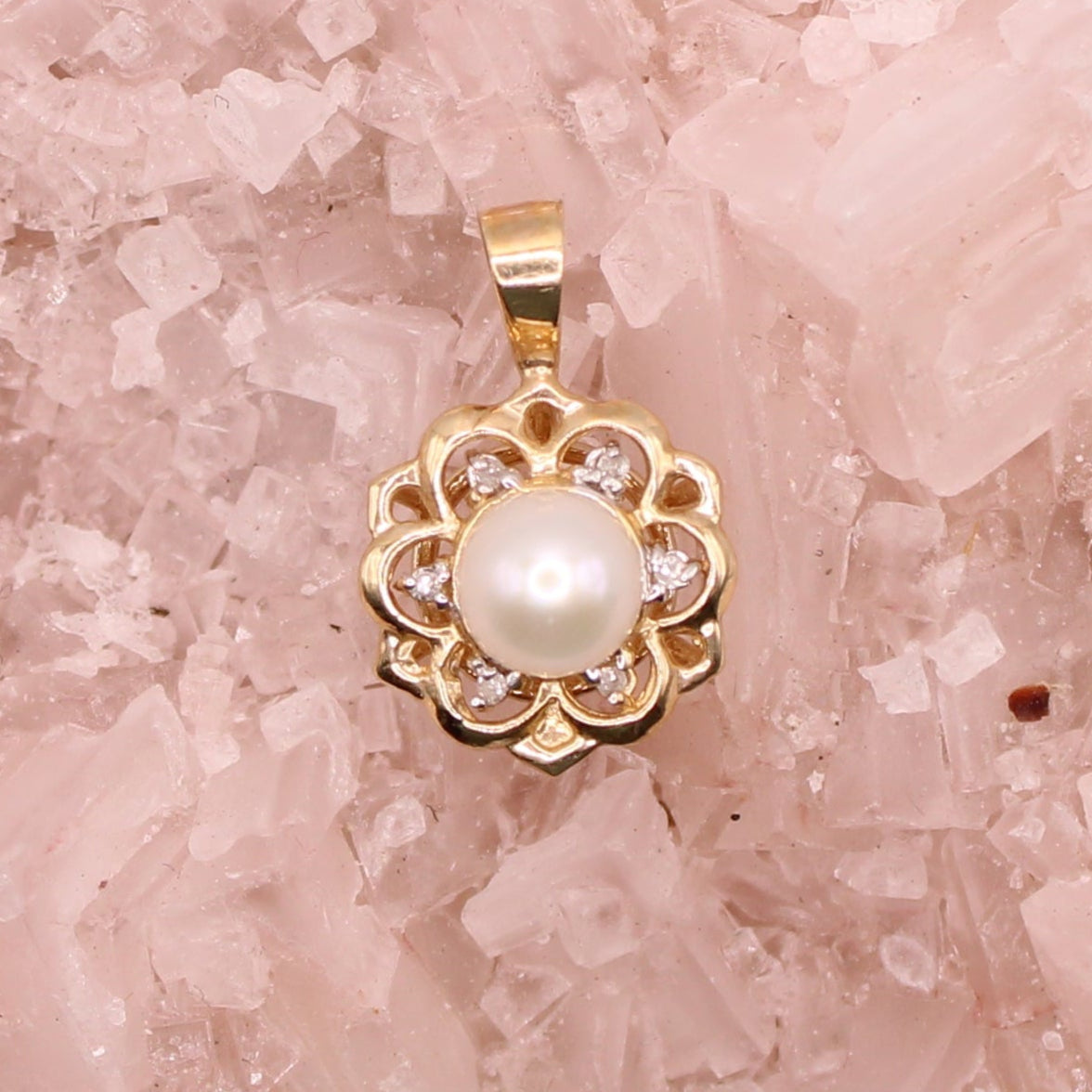 Vintage 10kt Yellow Gold Diamond Pearl Mandala Floral Flower Pendant
