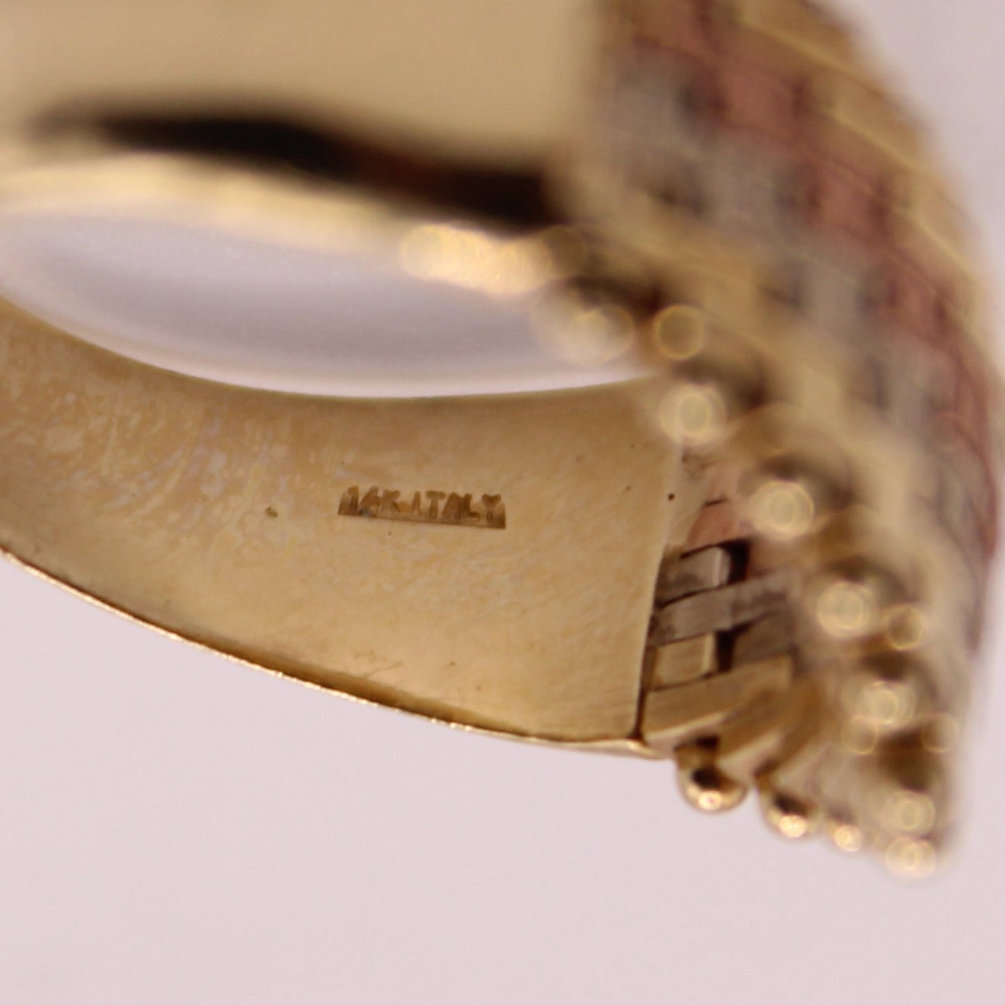 14kt Tri-Gold Mesh Wide V Point Beaded Edge Yellow Rose White Band Ring