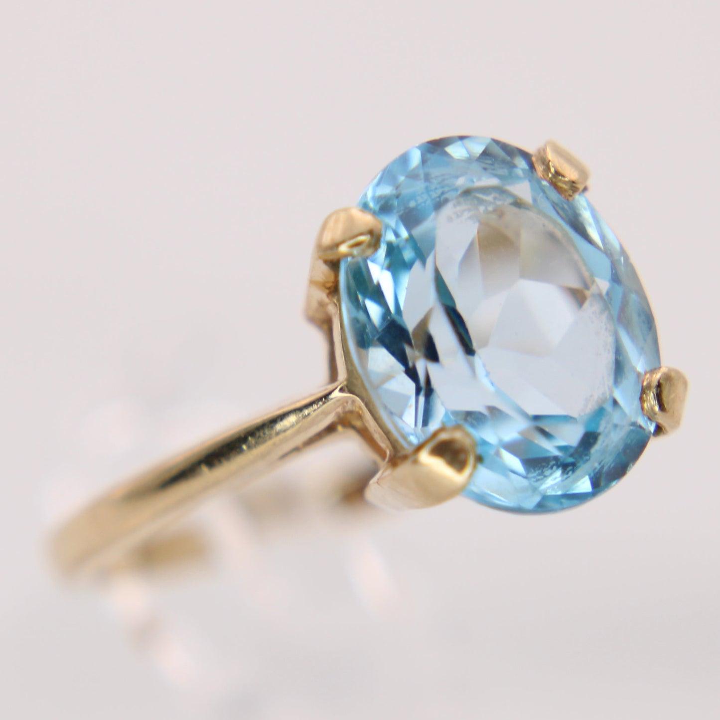 14kt Yellow Gold Oval Swiss Blue Topaz Cocktail Ring