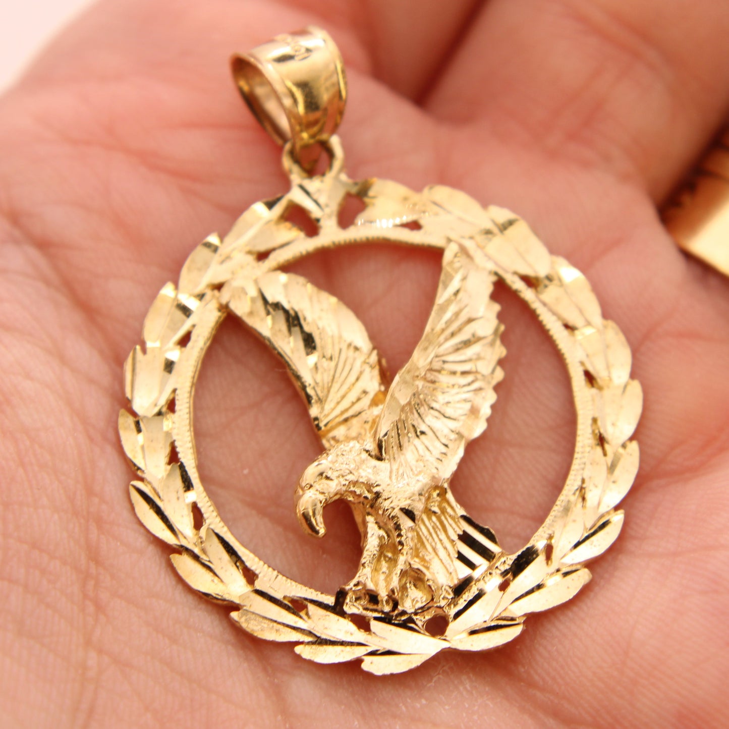 Vintage 10kt Yellow Gold American Eagle Roman Laurel Border Pendant