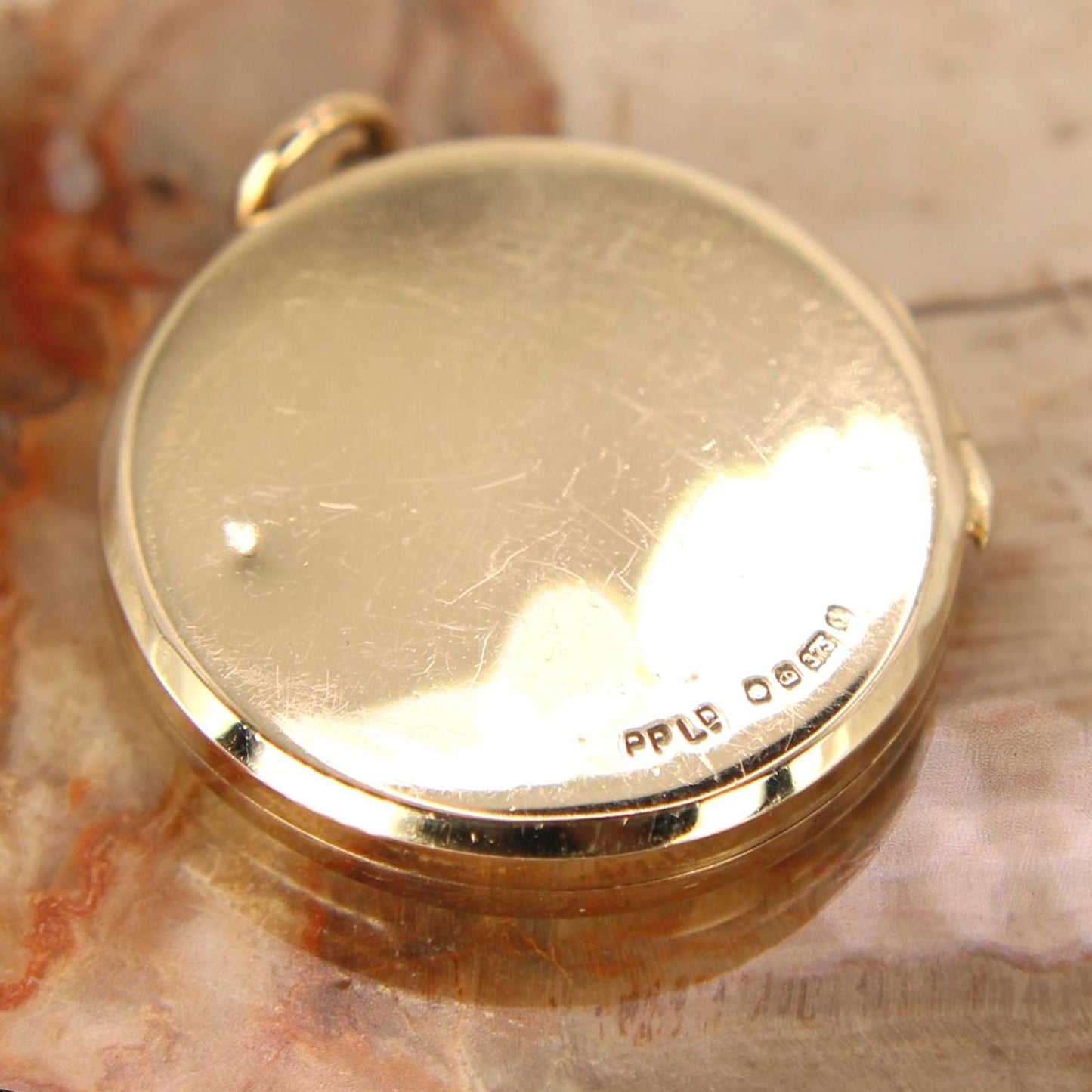 Vintage 9kt Yellow Gold Etched Ornate Scroll Photo Locket Pendant