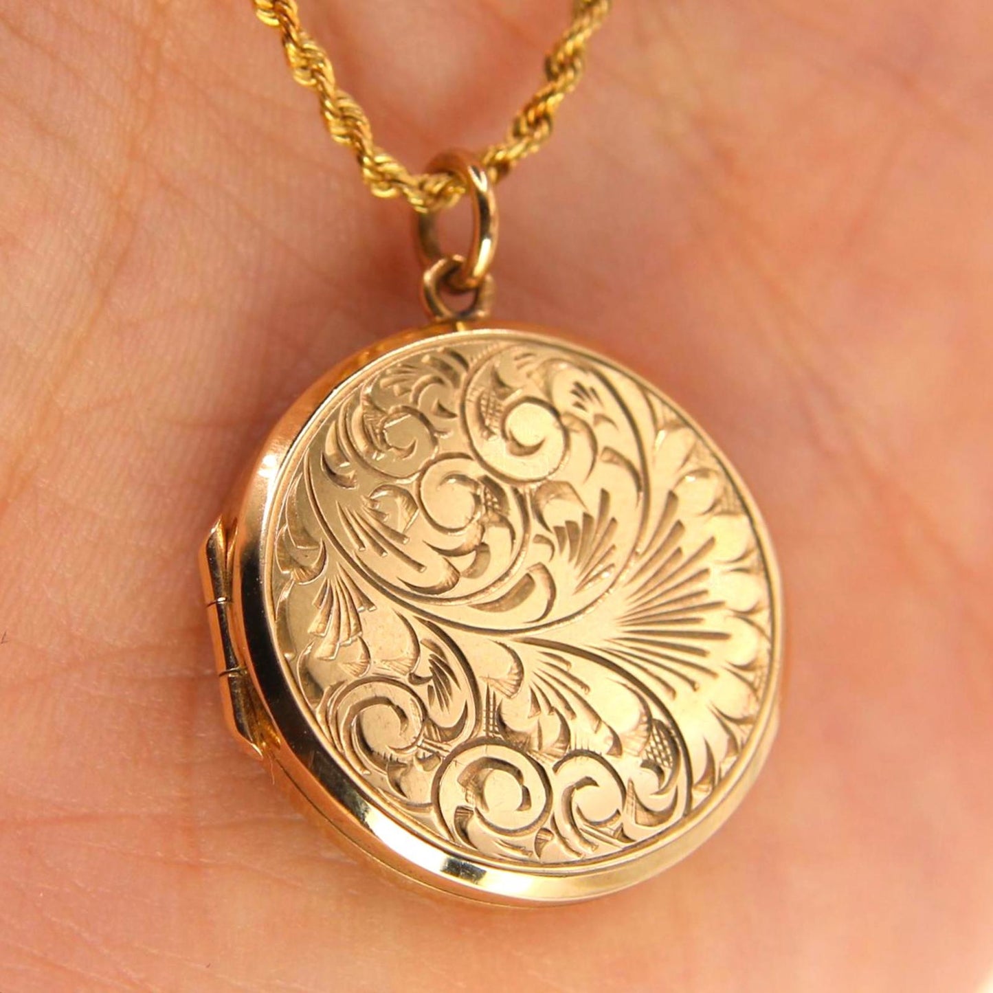 Vintage 9kt Yellow Gold Etched Ornate Scroll Photo Locket Pendant