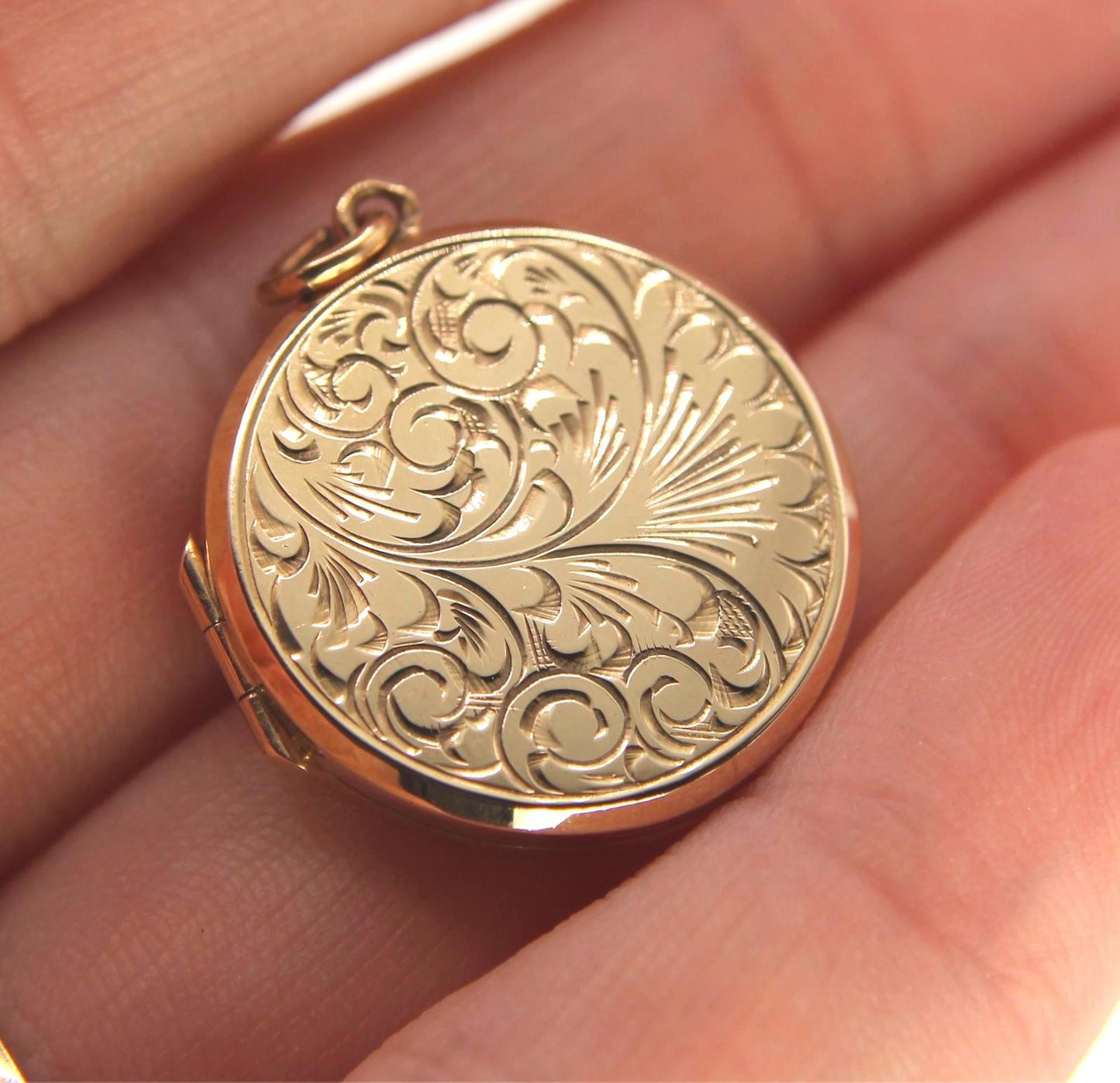 Vintage 9kt Yellow Gold Etched Ornate Scroll Photo Locket Pendant