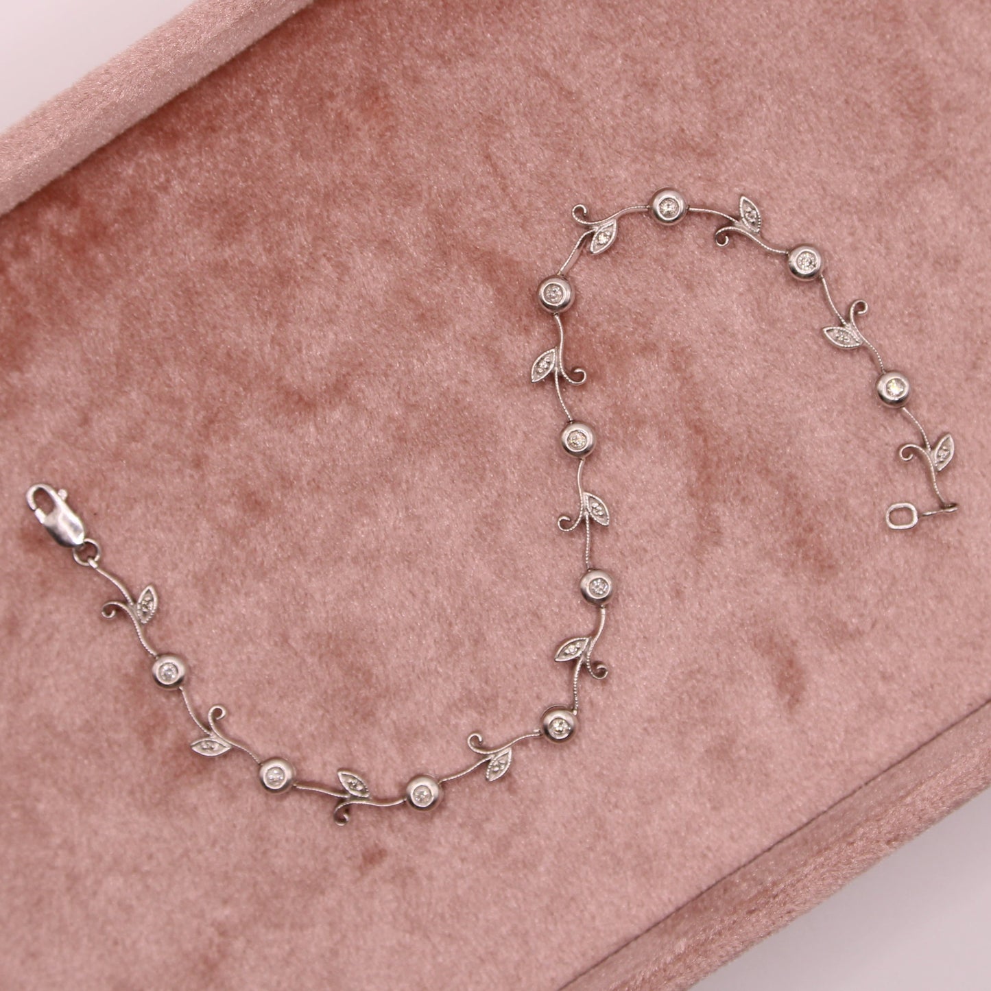 14kt White Gold Bezel Diamond Vine Station Elegant Link Bracelet 7"