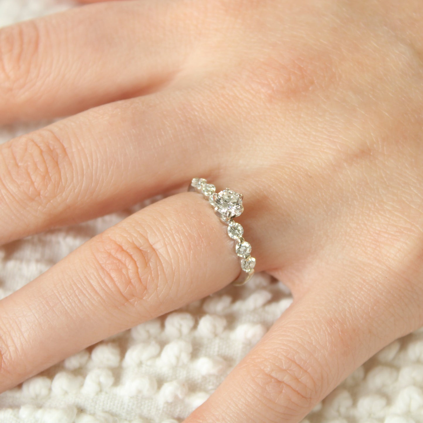 14kt White Gold Diamond 0.85 CT Solitaire With Accent Bubble Engagement Ring