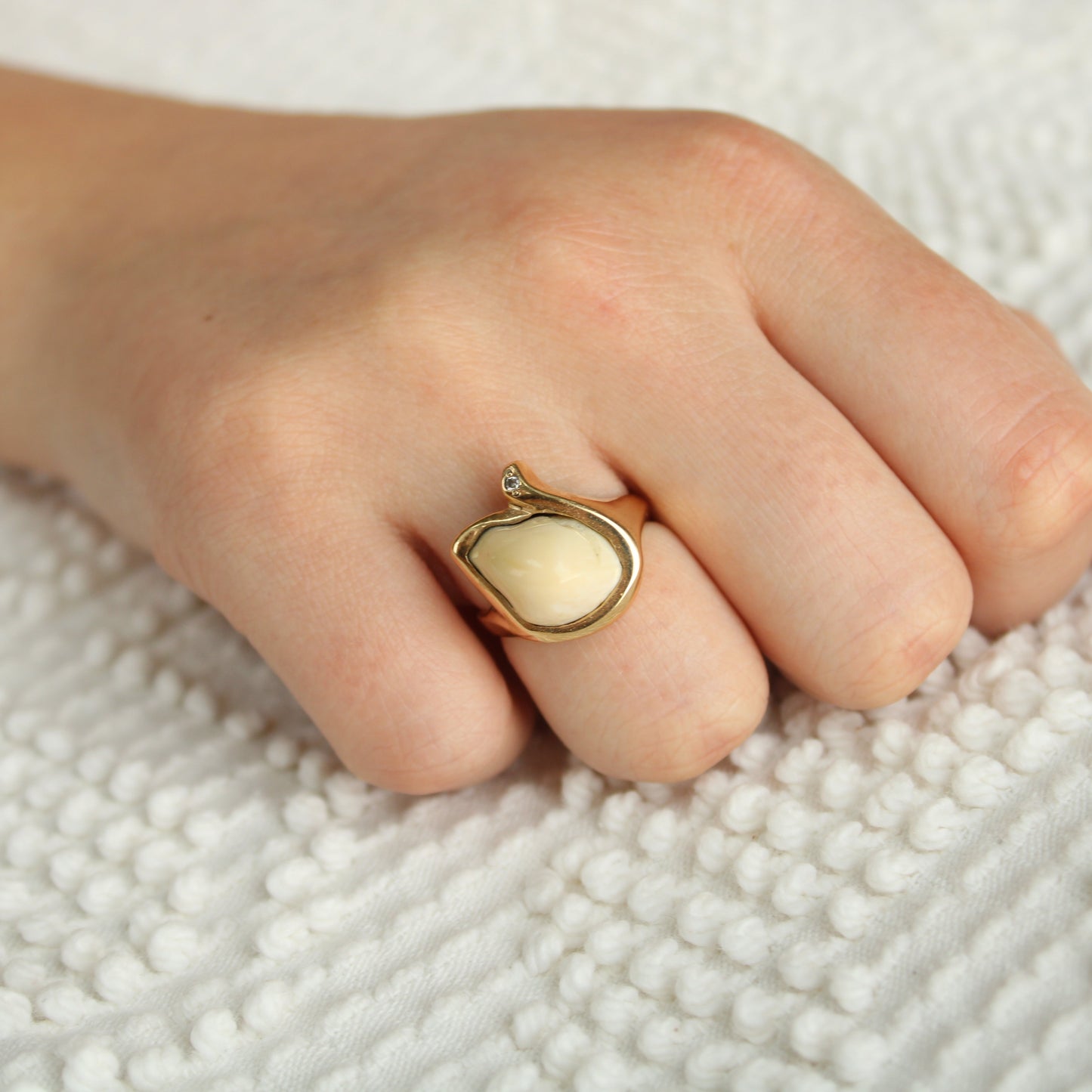 Vintage 14kt Yellow Gold Elk Ivory Diamond Cocktail Statement Hunter Ring