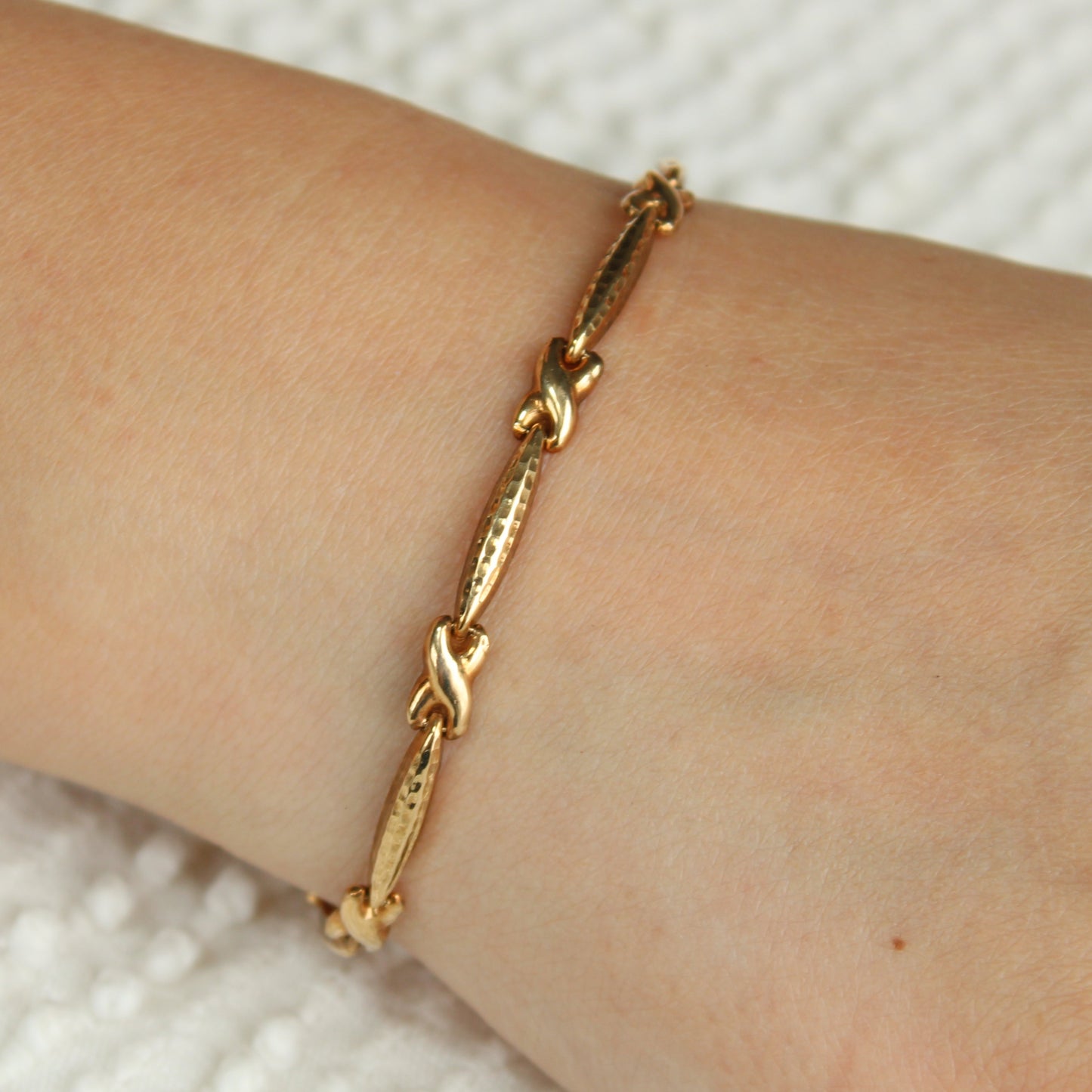 Oroamerica 10kt Yellow Gold Textured Puff Cross Link Bracelet 7"