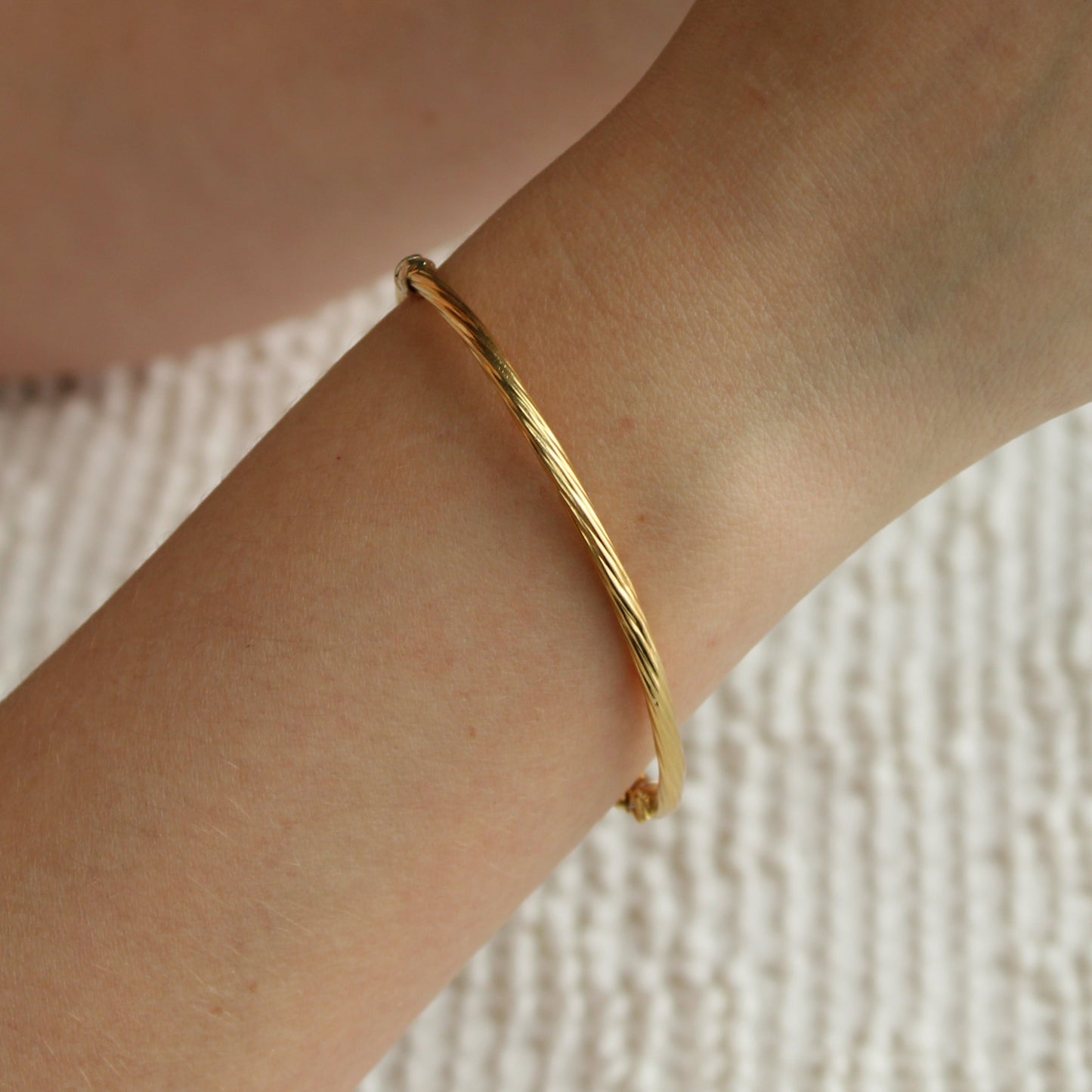 18kt Yellow Gold Twist Cable Style Hinged Bangle Bracelet