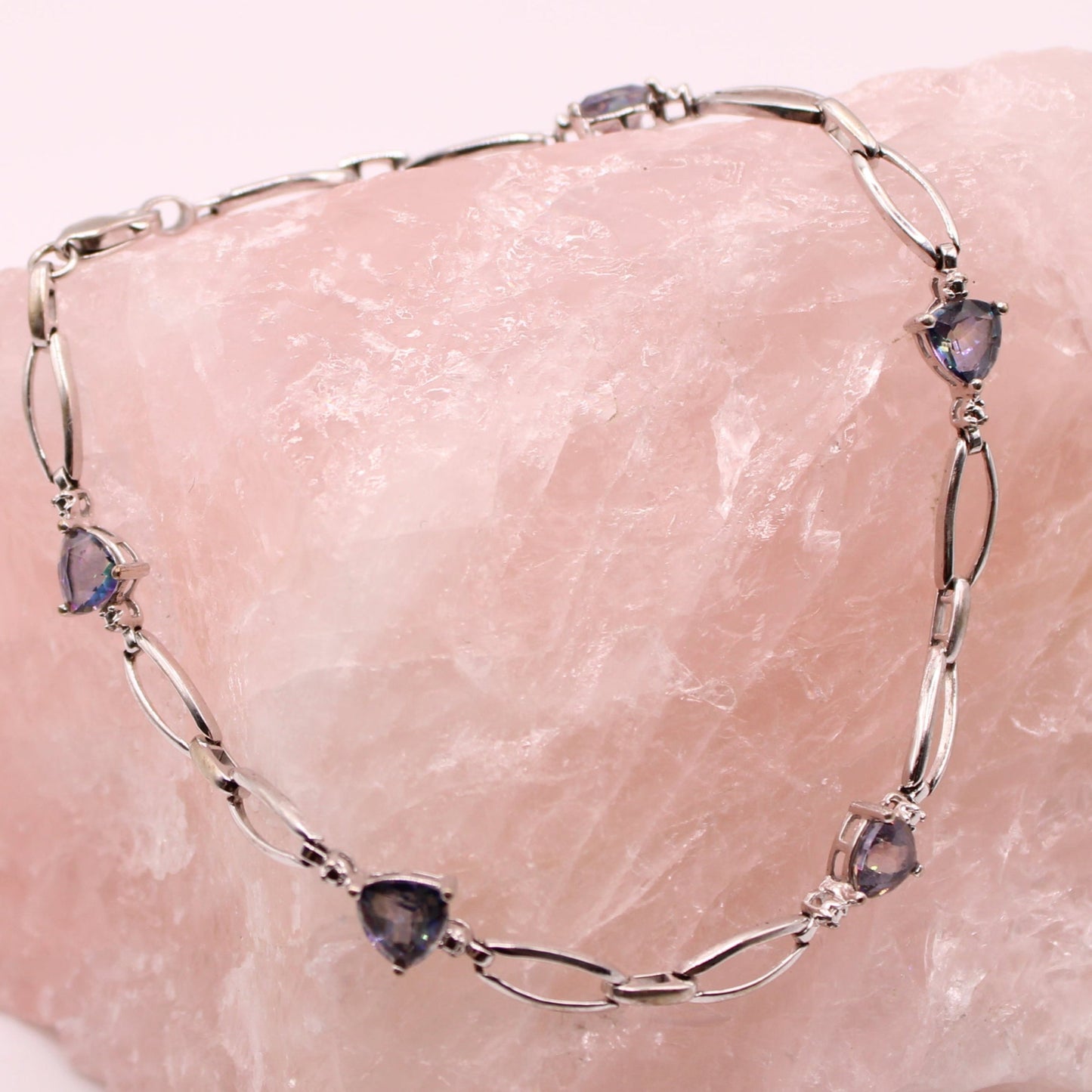 10kt White Gold Mystic Topaz Trillion Open Loop Link Bracelet