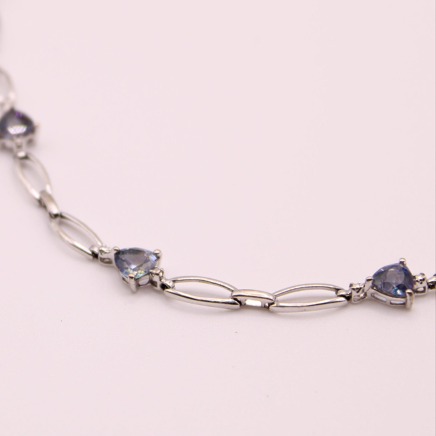 10kt White Gold Mystic Topaz Trillion Open Loop Link Bracelet