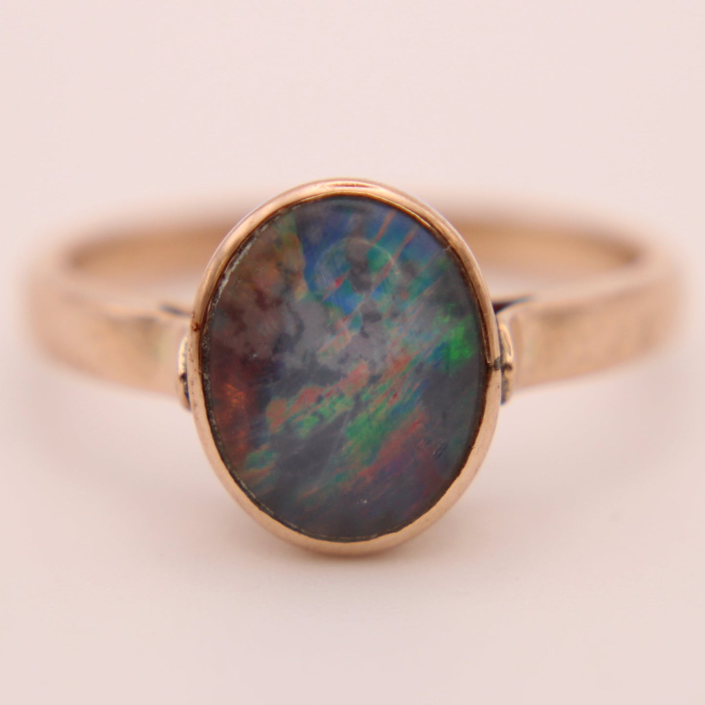 Vintage 10kt Rose Gold Blue Flash Fire Opal Doublet Ring