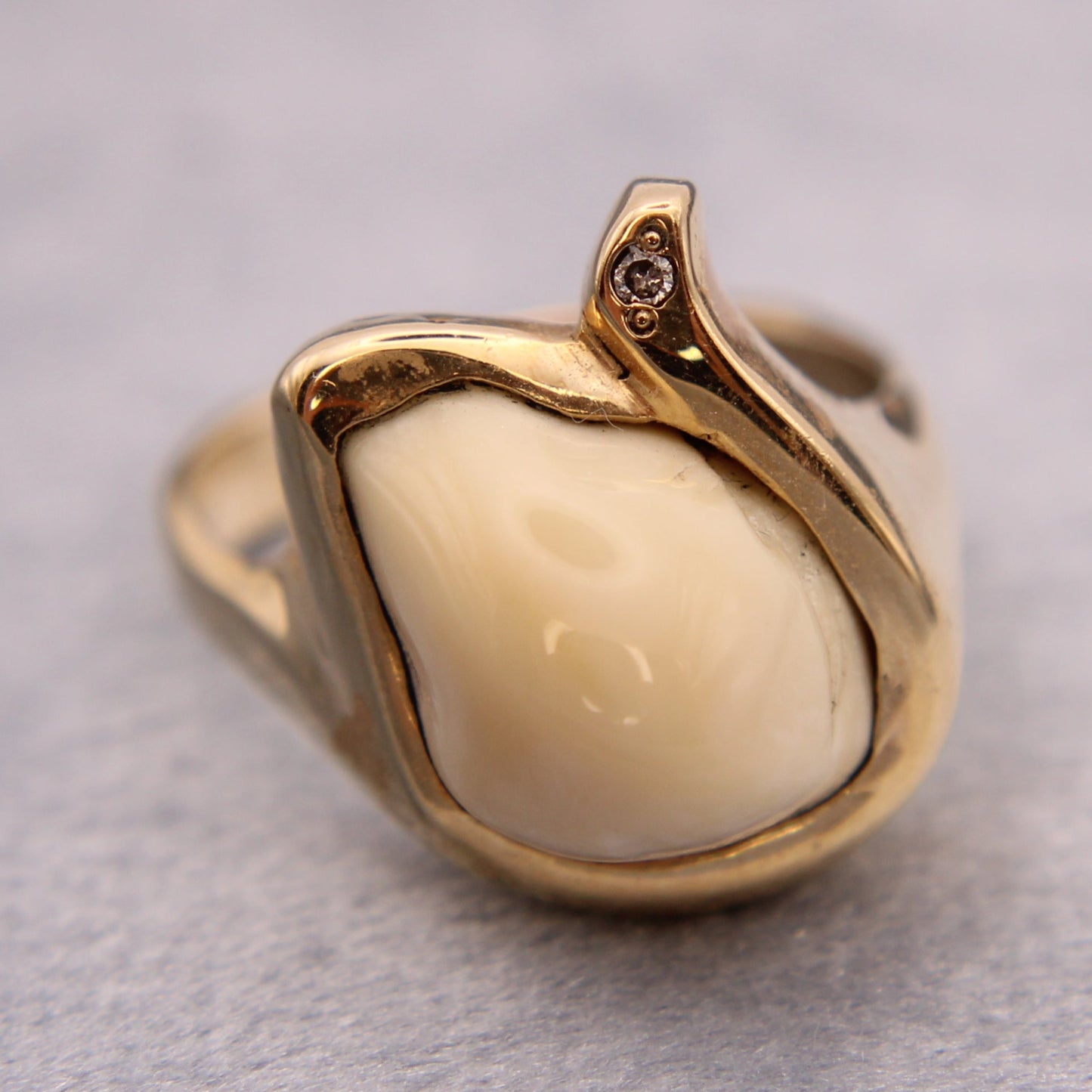 Vintage 14kt Yellow Gold Elk Ivory Diamond Cocktail Statement Hunter Ring