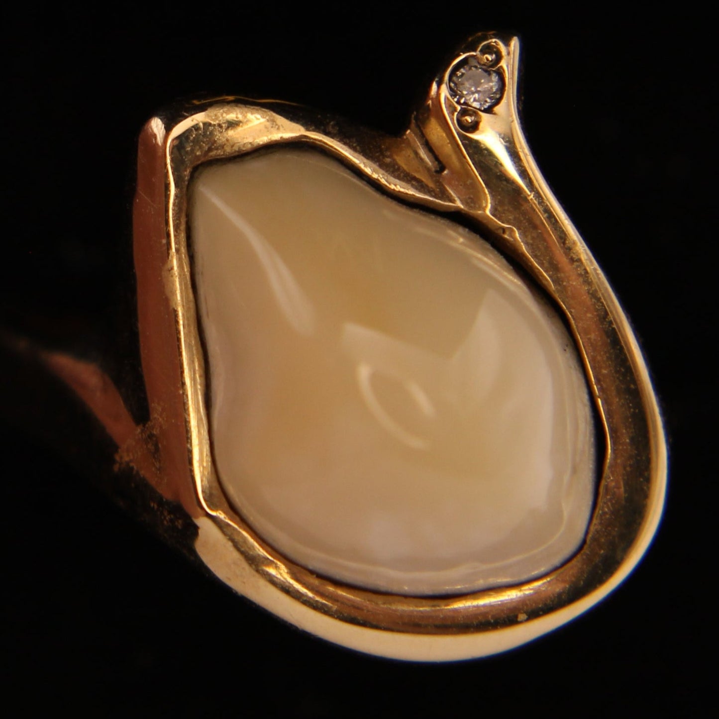 Vintage 14kt Yellow Gold Elk Ivory Diamond Cocktail Statement Hunter Ring