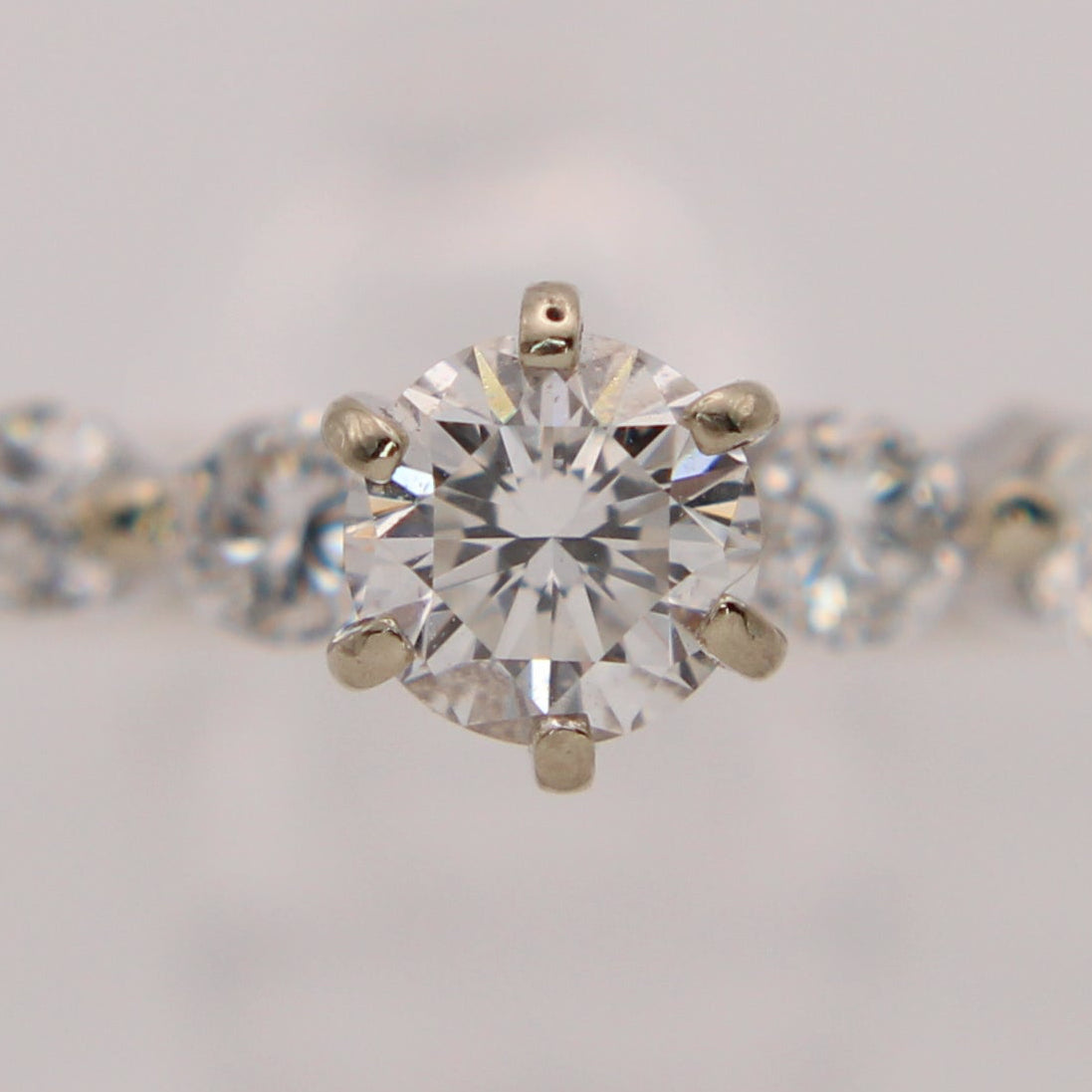 14kt White Gold Diamond 0.85 CT Solitaire With Accent Bubble Engagement Ring