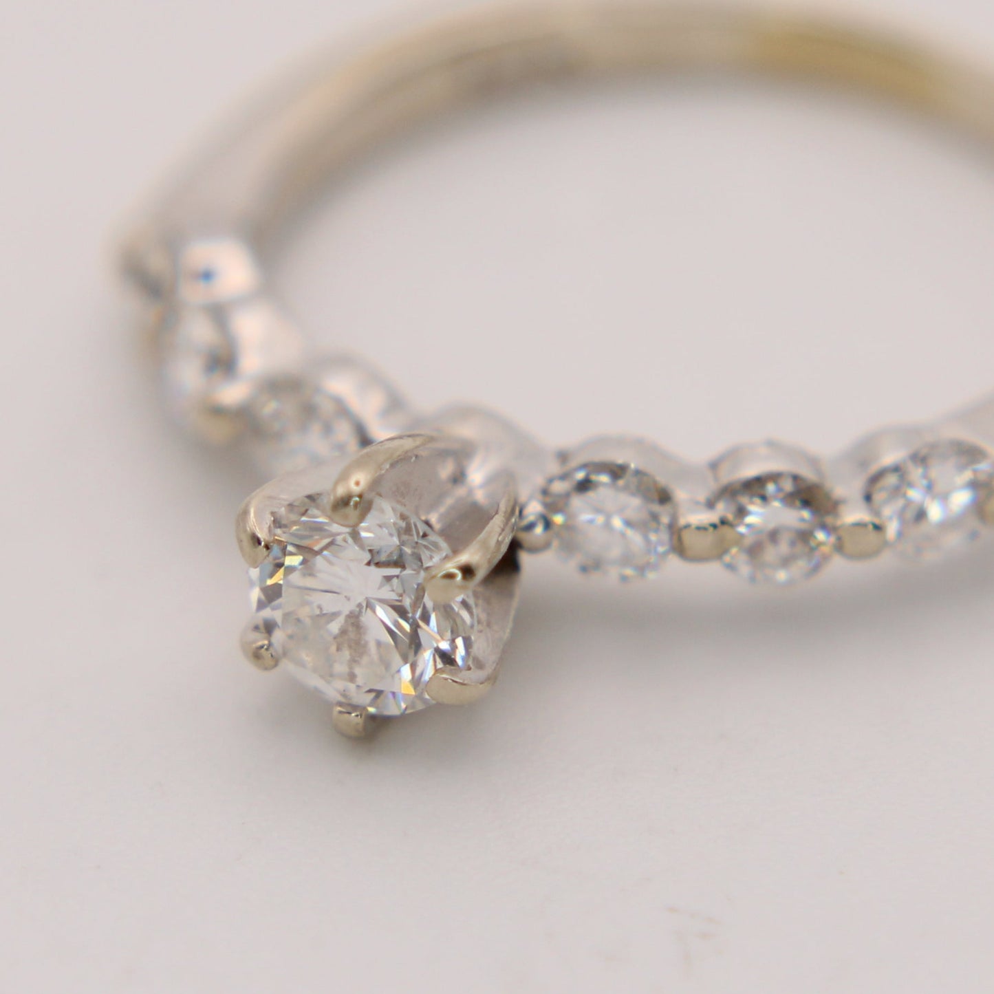 14kt White Gold Diamond 0.85 CT Solitaire With Accent Bubble Engagement Ring