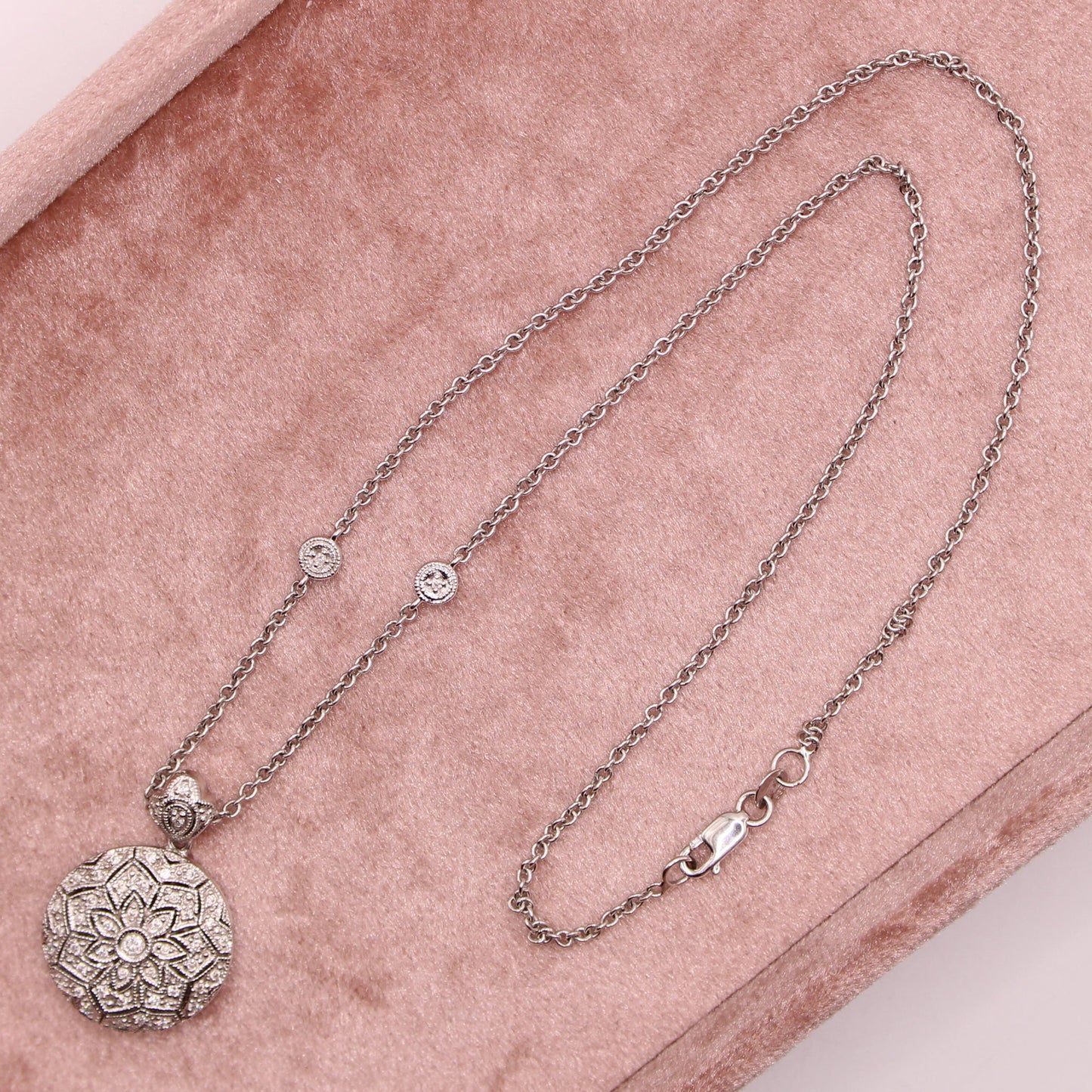 14kt White Gold Diamond Mandala Locket Station Chain Link Necklace 16"