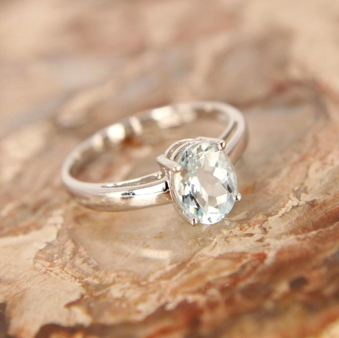 14kt White Gold Oval Aquamarine Light Blue Cocktail Solitaire Birthstone Ring