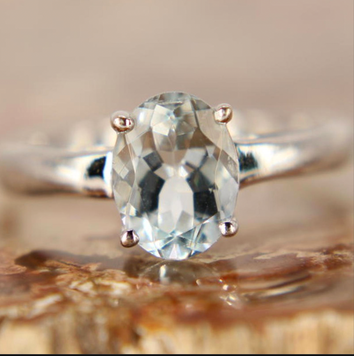 14kt White Gold Oval Aquamarine Light Blue Cocktail Solitaire Birthstone Ring