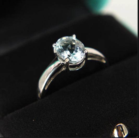 14kt White Gold Oval Aquamarine Light Blue Cocktail Solitaire Birthstone Ring