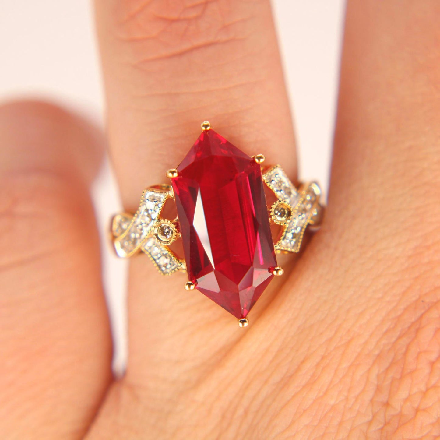 Alwand Vahan 10kt Yellow Gold Synthetic Ruby Diamond Statement Ring Size 7.25